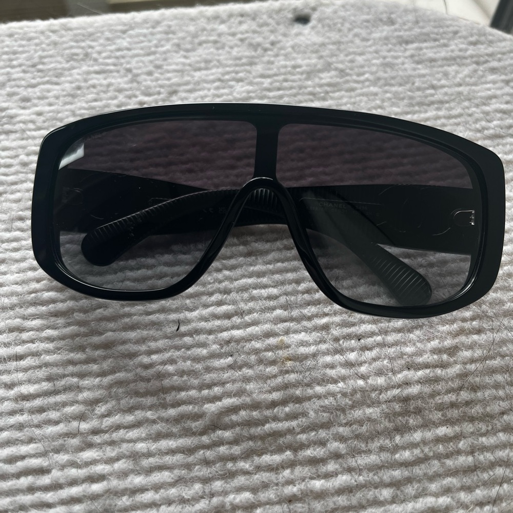 CHANEL Black Oversized Sunglasses